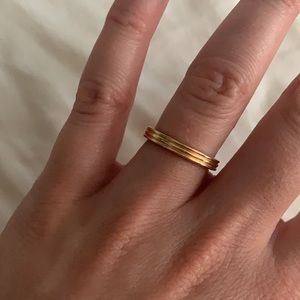 18k gold wedding band